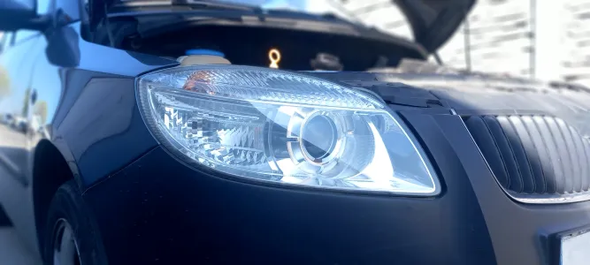 Far skoda fabia 2 cu lupa d.