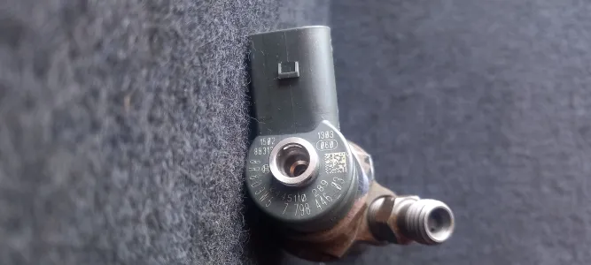 Injector 2.0 d n47 bmw seria 1 e81 0445110289  e5