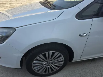 Aripa opel astra j s.