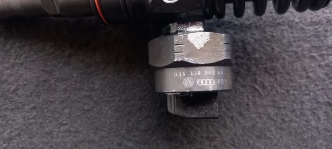 Injector 1.9 d vw passat b5.5  038130073 aa